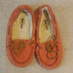 Minnetonka Kids Slippers - Coral and Tan